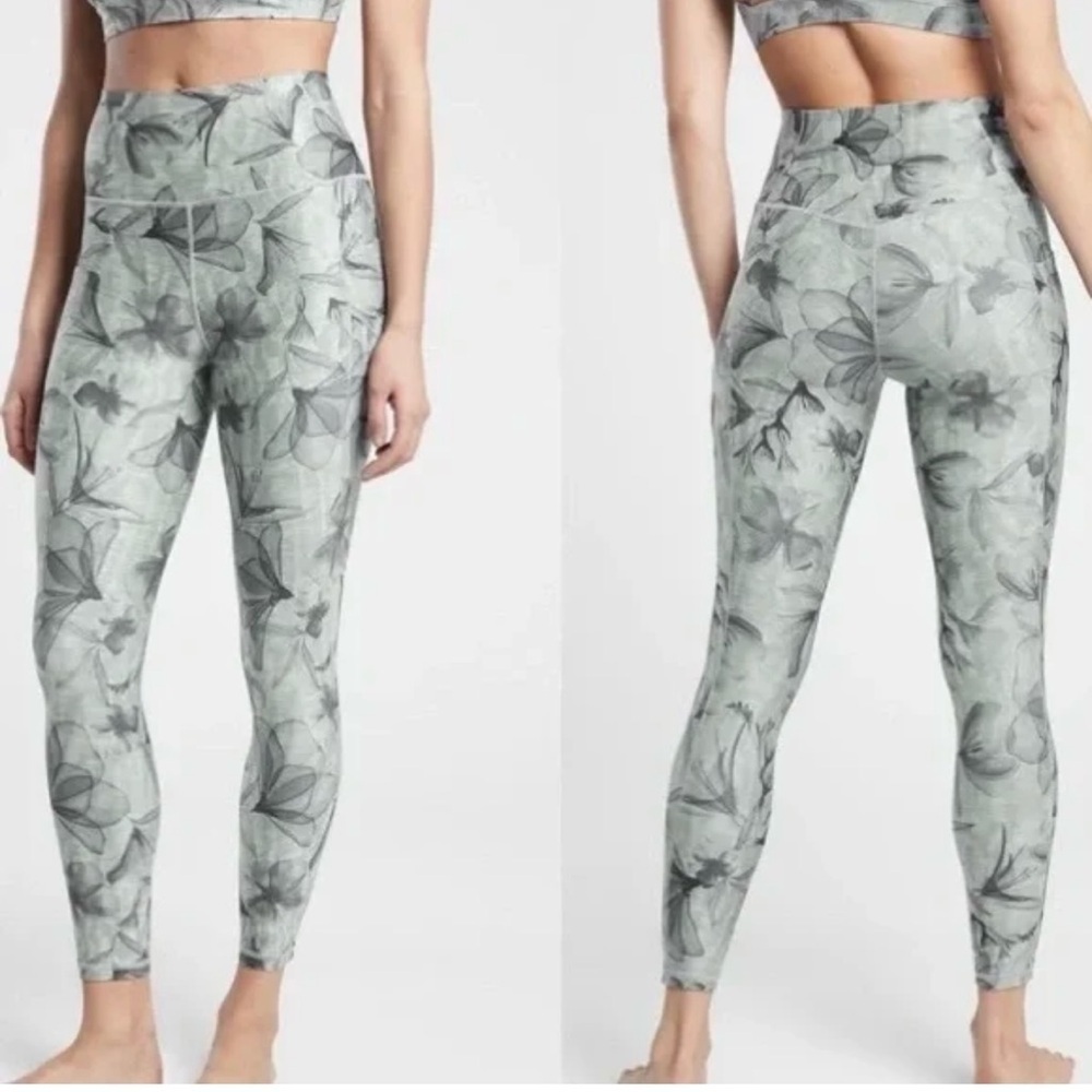 Athleta Salutation Stash Pocket 7/8 Legging Size XS Floral Athleisure Yoga